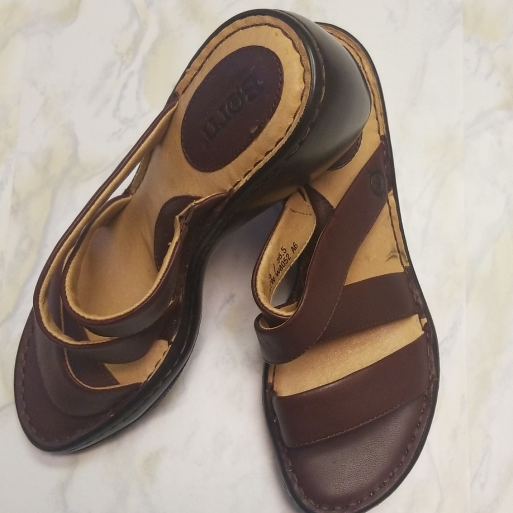 NWOB Born Sandles - Picture 1 of 8